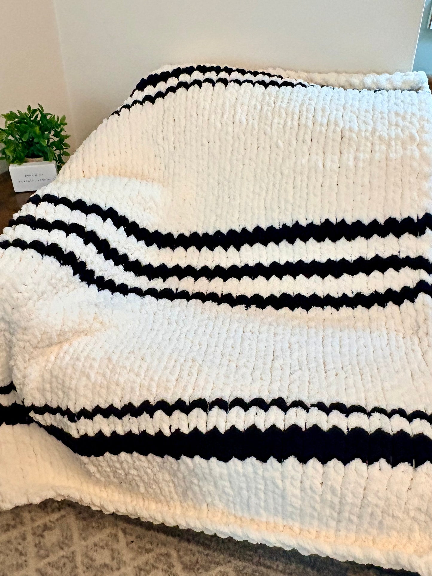 Cream & Black Chunky Throw Blanket (RTS)